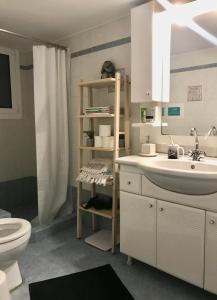 A bathroom at Stefanias sunny Acropolis Studio on Drakou pedestrian