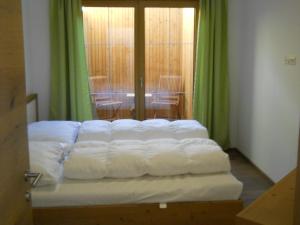 Bergappartement Talblick tesisinde bir odada yatak veya yataklar