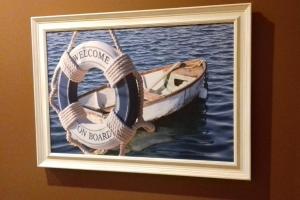 uma pintura de um barco na água em Wherry Green Guest House (PRAIA DA BARRA)❤️ em Praia da Barra