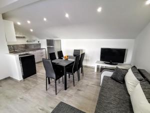 Кухня или мини-кухня в Apartmani Krnić
