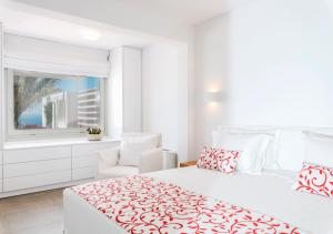 Cama ou camas em um quarto em O Lofos Luxury Boutique Suites