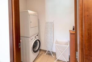 a laundry room with a washing machine and a washer at Sa Tanca de sa Nina in Mancor del Valle