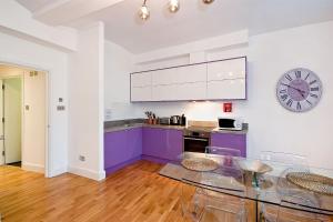 Kitchen o kitchenette sa Mulberry Flat 3 - One bedroom 2nd floor by City Living London