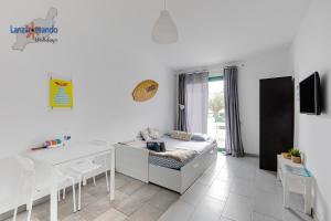 a bedroom with a bed and a table and a desk at Vivienda Vacacional Buby in Costa Teguise
