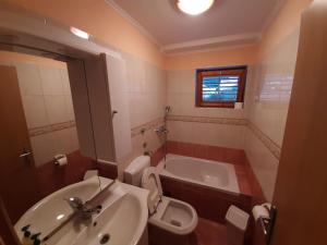 Koupelna v ubytování Dražen Apartment + 10 fotografií