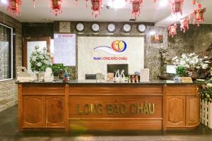 a long bar in a restaurant with a sign on it at Long Bao Chau Hotel in Thu Dau Mot