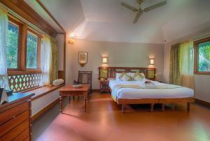 Postel nebo postele na pokoji v ubytování Greenwoods Resort, Thekkady