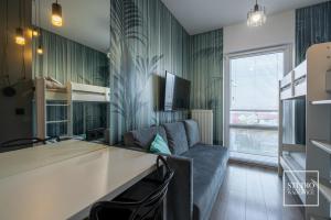 Televízia a/alebo spoločenská miestnosť v ubytovaní Apartamenty Premium New + 37 fotografií