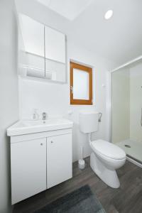 Kúpeľňa v ubytovaní Mobile home Smaragd + 20 fotografií