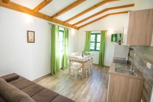 Kuchyňa alebo kuchynka v ubytovaní Apartments Tarragon