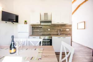 Kuchyňa alebo kuchynka v ubytovaní Apartments Tarragon