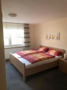 a bedroom with a bed and a window at Gästehaus Goldhorn in Rödental