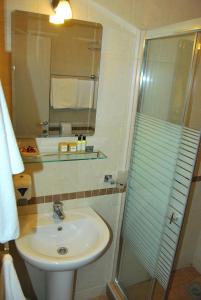 Ванная комната в Hotel Art Media +37 фотографий