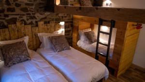 two beds in a room with two bunk beds at Trail Lodge in Ballasalla