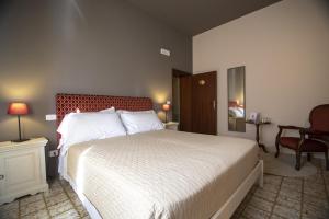 A bed or beds in a room at Country Resort Le Due Ruote
