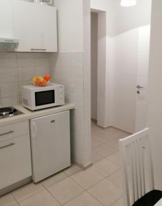 Kuchyň nebo kuchyňský kout v ubytování APARTMENT ARIA