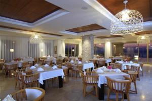 Restaurace v ubytování Sundance Suites Hotel