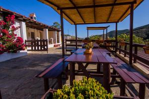 Cortijo 4 Elementos的阳台或露台