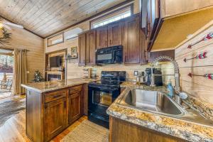 Fotografie z fotogalerie ubytování Smoky Mountain Tiny Home v destinaci Pigeon Forge