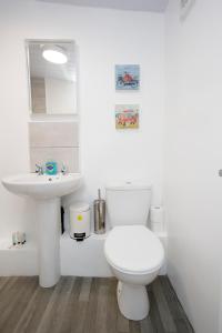 Ванна кімната в KIRKSTALL SERVICED APARTMENTS LEEDS