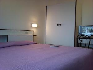 Un pat sau paturi într-o cameră la Hotel Bristol
