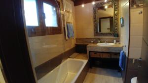 A bathroom at La Calma de Llanes Még 37 kép