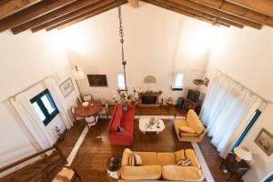 Imagen de la galería de Captain Andrew private beach house, en Diakopto