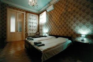 Postel nebo postele na pokoji v ubytování Guest House Old Kutaisi