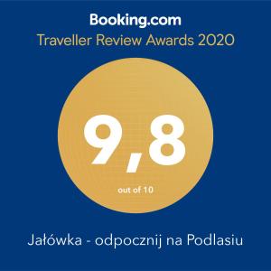un círculo amarillo con los premios de revisión de viajes en Jałówka - odpocznij na Podlasiu, en Jałówka
