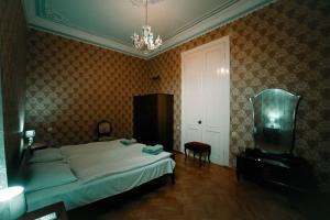 Postel nebo postele na pokoji v ubytování Guest House Old Kutaisi