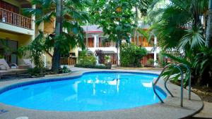 Bazén v ubytování Alona Vida Beach Resort nebo v jeho okolí