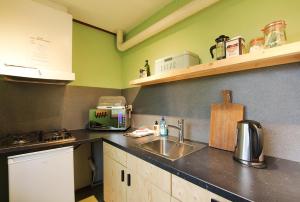 Kuchyň nebo kuchyňský kout v ubytování Amsterdam Farm Lodge