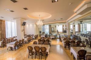 Posezení v ubytování Rihios Hotel + 37 fotografií