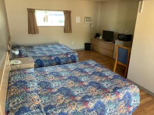 Ένα ή περισσότερα κρεβάτια σε δωμάτιο στο Gateway Motel