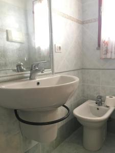 Vonios kambarys apgyvendinimo įstaigoje La Casa di Robertino