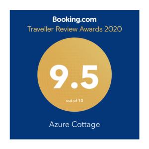 En logo, et sertifikat eller et firmaskilt på Azure Cottage