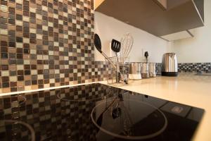 Foto da galeria de Zwelakho Furnished Apartments The Cube em Joanesburgo