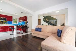 a large living room with a couch and a kitchen at Kuca za odmor Natali in Nin