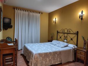 A bed or beds in a room at La Garzona