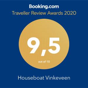 een gele cirkel met het nummer negen en de prijzen voor de reizende beoordeling bij Houseboat Vinkeveen in Vinkeveen