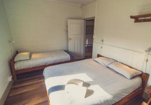 a bedroom with a bed and a desk at Hostal Compass del Sur in Puerto Varas