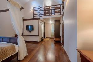 TV a/nebo společenská místnost v ubytování Greenwoods Resort, Thekkady