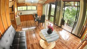 Oleskelutila majoituspaikassa Cabañas del Lago