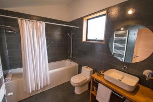 Phòng tắm tại Line Hotel Patagonia