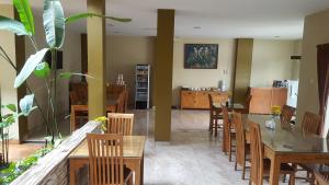 Restoran või mõni muu söögikoht majutusasutuses Aloha Hotel Yogyakarta