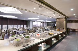 Εστιατόριο ή άλλο μέρος για φαγητό στο Osong H Hotel Sejong City