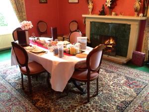 Restoran või mõni muu söögikoht majutusasutuses Abbotshaw House Farm B&B