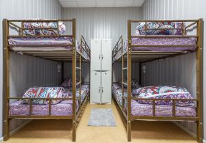 Двухъярусная кровать или двухъярусные кровати в номере Придорожно-туристический комплекс "Аист"
