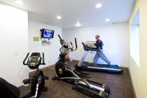 Fitness center at/o fitness facilities sa The Marina Inn