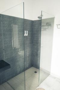 Bilik mandi di Ocean View Residence